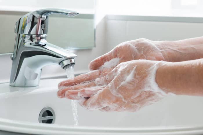 pese kädet WC: n jälkeen