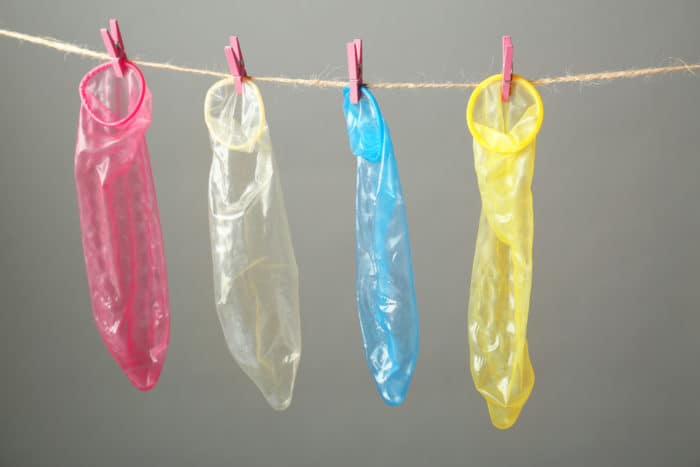 kondomeja käytetään kahdesti
