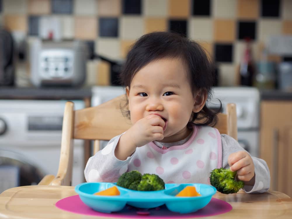 opettaa lapsia syömään terveitä