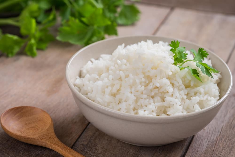 syödä valkoista riisiä