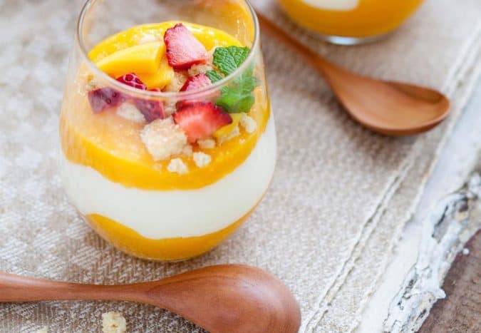 jälkiruoka mango jogurtti parfait