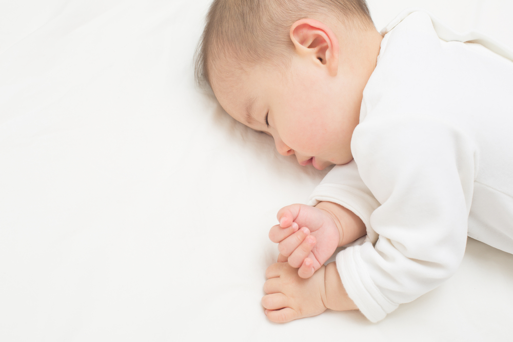 vauva nukkuu rokotteen jälkeen