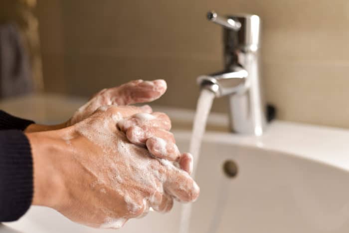 pese kädet ennen seksiä