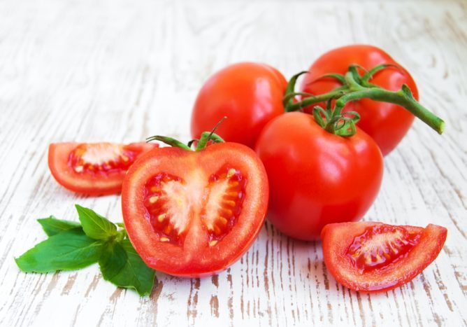 tomaatit ovat punaisen vihanneksen etuja